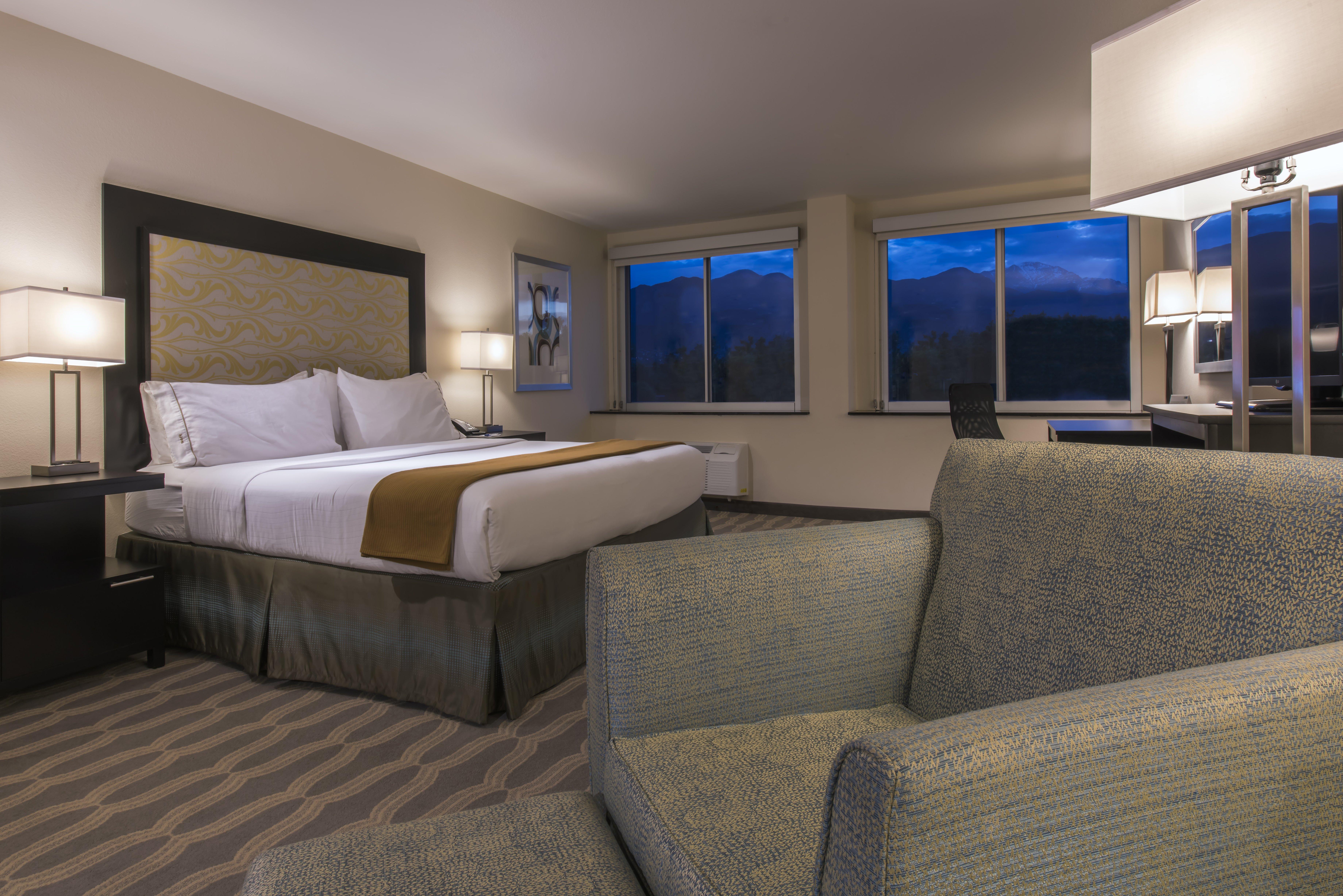Holiday Inn Express & Suites Colorado Springs Central By Ihg Extérieur photo