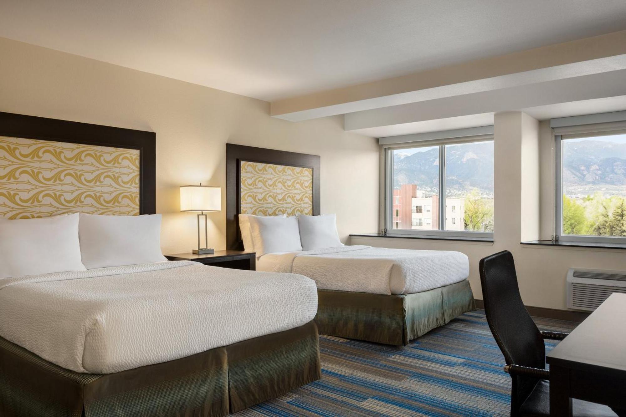 Holiday Inn Express & Suites Colorado Springs Central By Ihg Extérieur photo
