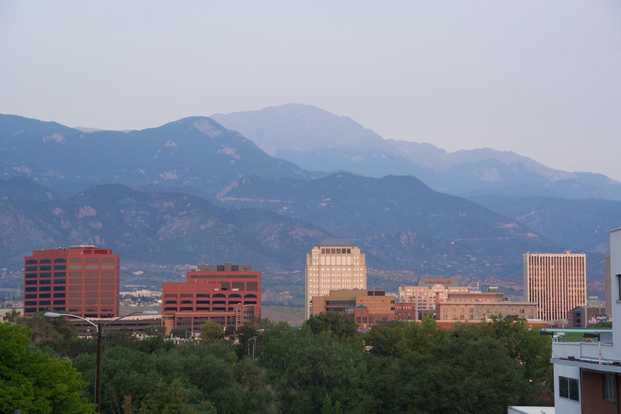 Holiday Inn Express & Suites Colorado Springs Central By Ihg Extérieur photo